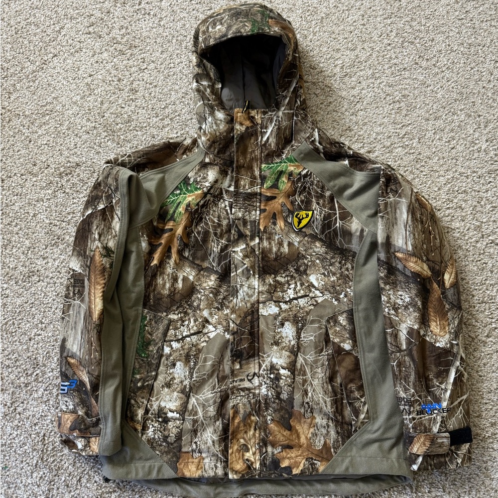 Realtree camo jacket in green and brown tones #camouflage